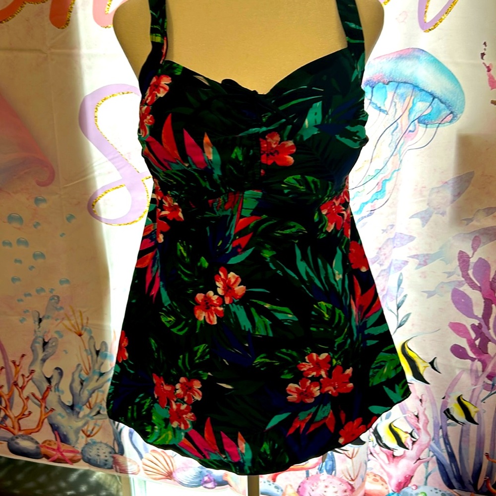 New. Plus size women’s tankini set.